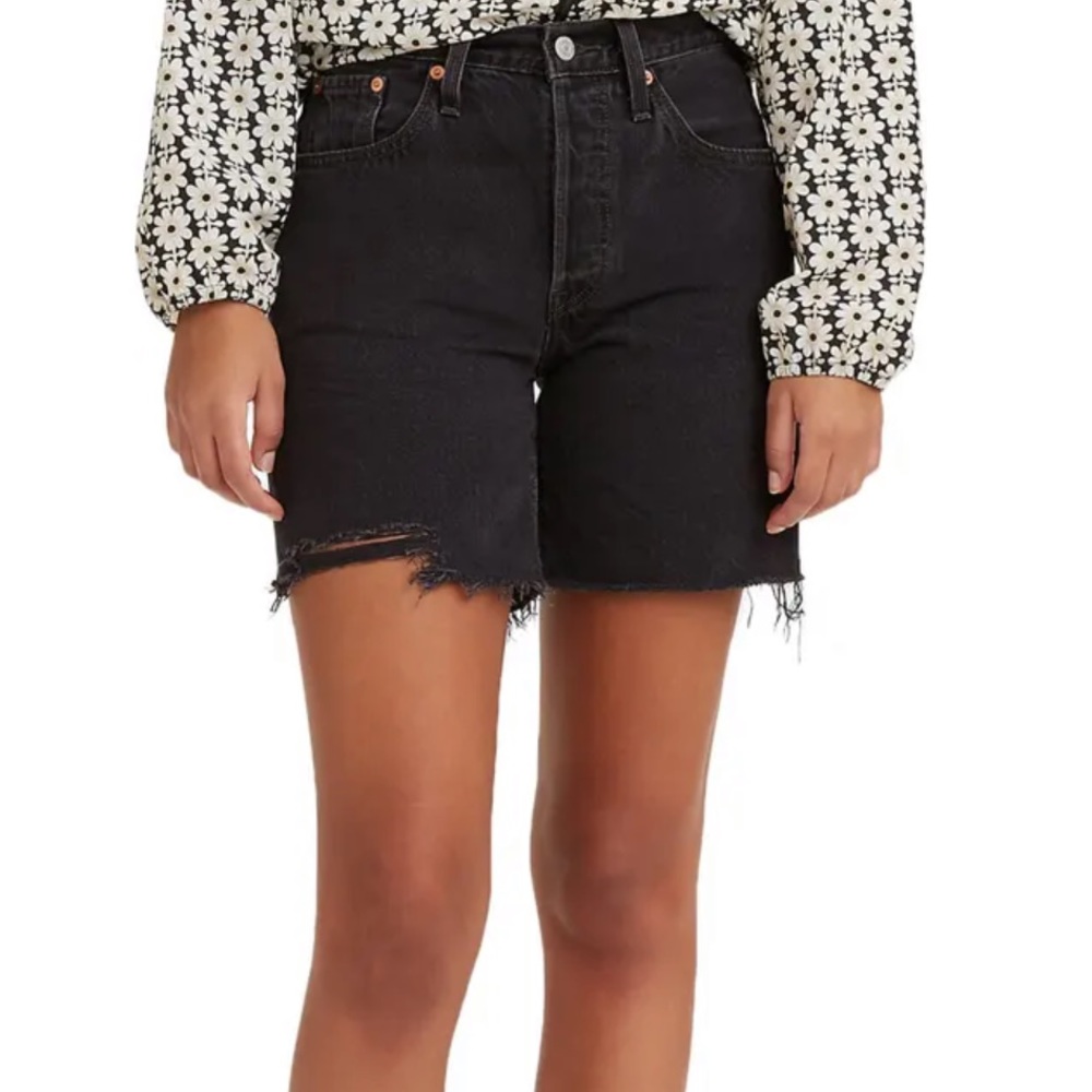 Levis NWT 501 original high rise mid thigh short size 26